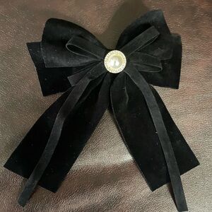 Elegant Black Velvet Bow Hair Clip with Pearl Detail